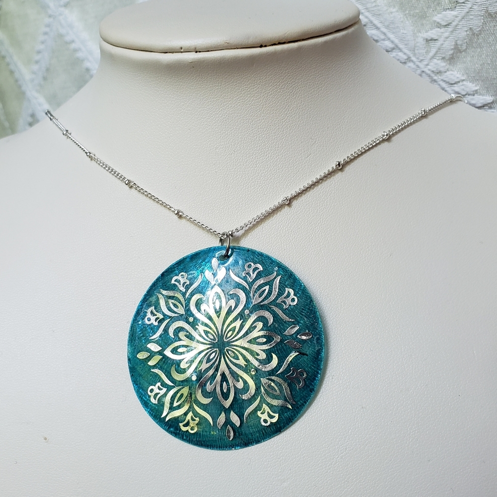 Mandela pendant and chain.